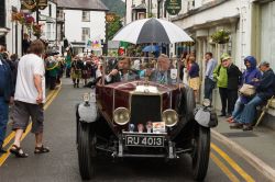 Llangollen, Galles: Terry Waite alla parata del'International Eisteddfod Festival, il prinipale appuntamento musicale dell'estate - foto © Howard Pimborough / Shutterstock.com