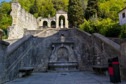 Lo scalone del santuario di Santa Augusta a Serravalle, Vittorio Veneto, provincia di Treviso - © REDMASON / Shutterstock.com