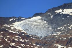 Lo scioglimento di un ghiacciaio sulle montagne di Obergurgl, Tirolo (Austria).
