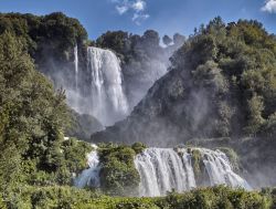 Lo spettacolare salto artificale della Cascata Delle Marmore aTerni, in Umbria