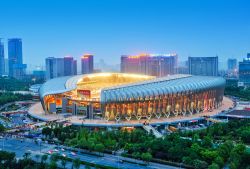 Lo stadio olimpico di Jinan, Cina, fotografato ...