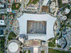 Lo stadio Qemal Stafa in questa immagine in fase di costruzione a Tirana, Albania. Demolito nel 2016, era intitolato a Qemal Stafa, eroe della resistenza albanese - © A Daily Odyssey / ...