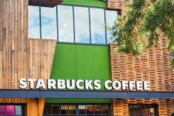 Lo Starbucks Coffee a Marne-la-Vallee (Francia) - © pixinoo / Shutterstock.com