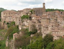 Lo storico borgo di Scansano nella Maremma della ...