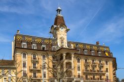 Lo storico hotel Aulac a Losanna, Svizzera. Affacciato sul lago di Ginevra e incorniciato dalle Alpi, questo hotel tre stelle si trova ad appena dieci minuti dal centro cittadino - © D.Bond ...