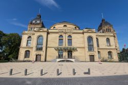 Lo storico Municipio della cittadina tedesca di Wuppertal in una bella giornata di sole.
