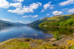 Loch Lomond, il più grande lago della Gran Bretagna sulle Highlands della Scozia