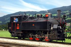 Una locomotiva alla stazione ferroviaria di Fugen, Austria. La maggior parte dei servizi viene effettuato con locomotive diesel per il traffico merci e da auomotrici per quello viaggiatori; ...