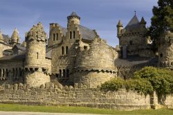 Castello medievale di Lowenburg a Kassel, Germania - Le torri merlate del maniero di Lowenburg © voylodyon / Shutterstock.com