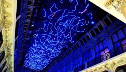 Luci d'Artista 2018 a Torino (Piemonte): Galleria Umberto I°. L'energia che unisce si espande nel blu, opera di Marco Gastini.
