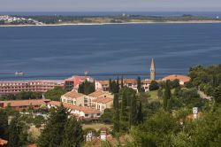 Vista panoramica su Lucija, località di circa 5.000 abitanti che proprio come Portorose è una frazione del comune di Piran, in Slovenia - foto © Andreas R. 