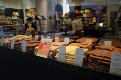 Lugano: in un negozio del centro esposto il famoso cioccolato svizzero