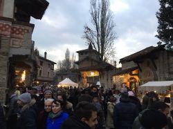 Luminarie e mercatini di Natale nel borgo medievale ...