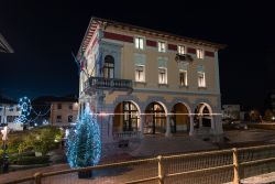 Luminarie natalize nel borgo di Tricesimo in Friuli Venezia Giulia.