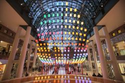 L'installazione luminosa trdisimensionale del Luminaries a Brookfield Place, New York City.

