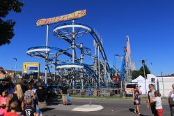 Il luna park durante un festival estivo in Romanshorner Platz a Friedrichshafen, sul Lago di Costanza (Germania) - © RukiMedia / Shutterstock.com