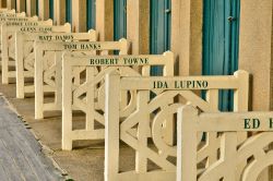 Lungomare di Deauville, Normandia (Francia): le cabine a Les Planches, passerella sul mare degli anni '20. 

