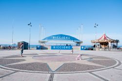 Lungomare di Riccione con giostra per i bambini, Emilia Romagna - © giovanni boscherino / Shutterstock.com