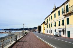 Lungomare di Varazze, Provincia di Savona in Liguria.