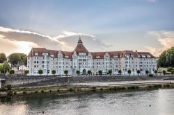 L'università di Besancon fotografata al calar del sole (Francia) - © travelview / Shutterstock.com