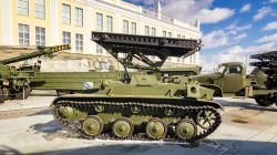 Macchine militari sovietiche all'esposizione del museo militare storico a Ekaterinburg, Russia - © 7ynp100 / Shutterstock.com