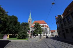 La maestosa cattedrale di Augusta, Germania, dedicata alla Visitazione della Beata Vergine - © tourpics_net / Shutterstock.com
