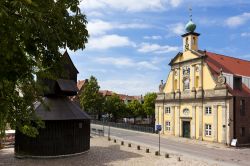 Antico magazzino lungo il corso del fiume a Luneburg