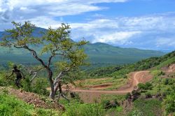 Veduta del Mago National Park, Etiopia. Nella foto, un ragazzo di etnia Mursi.
