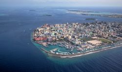 Male: vista aerea della capitale delle Maldive. La città si sviluppa su un'isola dall'estensione di 5 km quadrati - foto © klempa / Shutterstock.com
