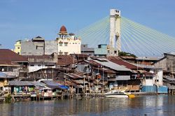 Manado è la principale città della provincia del Sulawesi Settentrionale, in Indonesia. Dato il suo clima tropicale, la stagione delle piogge qui si estende all'incirca da ...