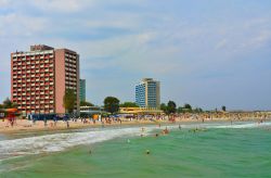 Mangalia, Romania: la spiaggia sul Mar Nero bagnata da acque limpide - © Sebastian_Photography / Shutterstock.com