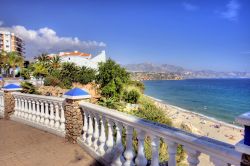 Fotografia del dettaglio di una villa lussuosa a Marbella, Spagna. Situata a metà strada fra Malaga e Gibilterra, Marbella è un importante centro balneare bagnato dal Mediterraneo ...