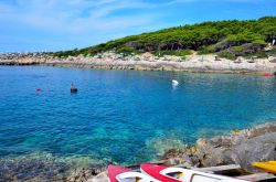 Il mare cristallino delle Isole Tremiti durante le vacanze estive è preso d'assalto dai turisti provenienti da tutta Italia e non solo.