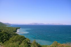 Mare e cielo a Kusadasi, Turchia - Situata 85 km a sud di Smirne, questa bella città turca, centro dell'omonimo distretto della provincia di Aydin, è un'importante e frequentata ...