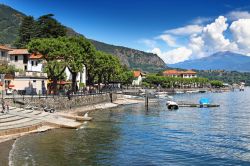 La marina di Lenno si affaccia sulla porzione sud-occidentale del Lago di Como in Lombardia - © iryna1 / Shutterstock.com