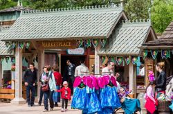 Shopping a tema Frozen al Marketplace di Disneyland Paris, in Francia