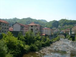 Masone e la valle del fiume Stura in Liguria - © Davide Papalini - CC BY-SA 3.0 - Wikipedia