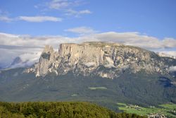 Un massiccio dolomitico fotografato da Renon - © Matteo Festi/ Shutterstock.com