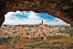 Panorama di Matera (Basilicata) Capitale della Cultura 2019 -  © leoks / shutterstock.com