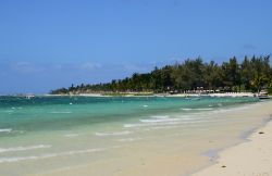 Mauritius, la pittoresca spiaggia di Belle Mare - Acque limpide nella laguna di Belle Mare, una delle località più spettacolari di Mauritius grazie alla sua infinita distesa di ...