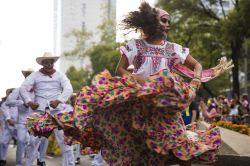 La commemorazione del Día de Muertos vede come sempre numerose iniziative sparse per Città del Messico, come la Mega Procesión de las Catrinas.