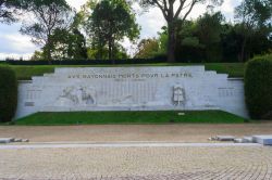 Memoriale di Bayonne (Francia) dedicato ai cittadini caduti per la patria - © FlareZT / Shutterstock.com