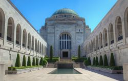 Memoriale di guerra a Canberra (Australia) - Si tratta del palazzo che ospita iniziative di sostegno per supportare moralmente tutti i caduti in guerra australiani. Venne costruito nel 1941 ...