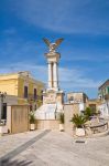 Un memoriale di guerra, il monumento ai caduti del borgo, in centro a Montescaglioso in Basilicata - © Mi.Ti. / Shutterstock.com