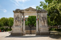 Memoriale di guerra per i caduti della Seconda Guerra Mondiale a Nimes, Francia - © Michael R Evans / Shutterstock.com