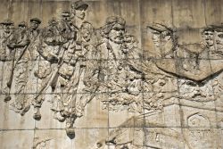 Il memoriale di Ernesto Che Guevara a Santa Clara, Cuba. Sui muri del complesso sono scolpite immagini e frasi del guerrigliero argentino qui sepolto - foto © Attila JANDI / Shutterstock.com ...