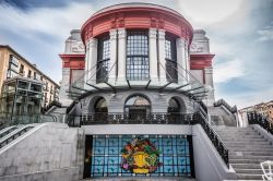 L'edificio del Mercado de la Ribera nel centro storico di Bilbao, sulla riva destra del fiume Nervión che attraversa la città basca - foto © Borja Laria / Shutterstock
 ...