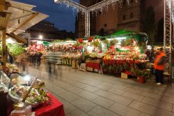 Mercatini di Natale a Barcellona, Spagna. La suggestiva atmosfera creata dalle bancarelle natalizie nel capoluogo catalano - © Iakov Filimonov / Shutterstock.com