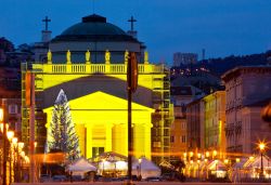 I mercatini di Natale a Trieste in Piazza Sant'Antonio, Friuli Venezia Giulia - © 98108417 / Shutterstock.com