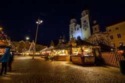 Il mercatino di natale di Bressanone in piazza Duomo, Brixner Weihnachtsmarkt in Alto Adige - © gab90 / Shutterstock.com